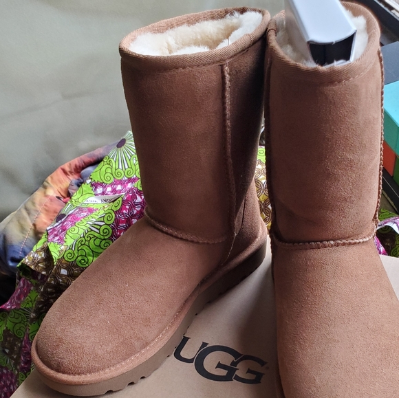 UGG Classic Short II Boot (Chestnut) - Picture 10 of 10